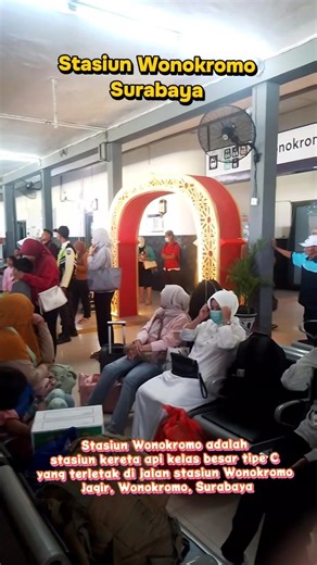 Stasiun Wonokromo gerbang utama bagi kereta api yg datang dari arah selatan (Malang) barat (Madiun)