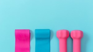 5-Minuten-Fitness: Einfache Übungen mit dem Theraband für eine bessere Haltung