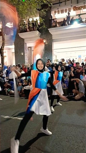 aksi keren bendera color guard jelang malam Yogyakarta