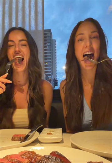 Come with us to try #fatcow in #brisbane Can confirm 10/10 steak and food!!!!!! #brisbanerestaurant #steak