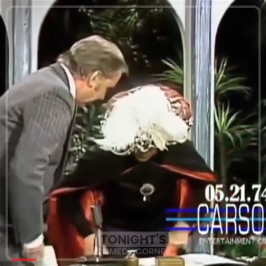 Johnny Carson's Carnac Delivers a Hilarious Baldy Zinger 😂 - #johnnycarson #thetonightshow #comedy #funny | Tonight's Comedy Corner