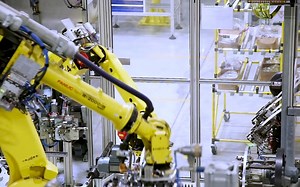 【工业机械】日本FANUC(发那科)-欧宝发动机组装车间机器人协同生产