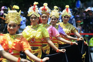 Ragam Budaya Daerah Jawa Barat: Lagu, Tari, dan Alat Musik | Kids