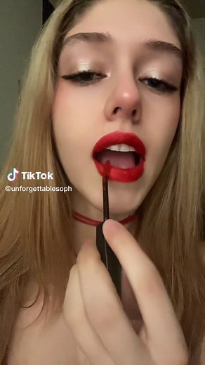 Lipstick Kissing Trend: Beautiful Boy Kiss Challenge