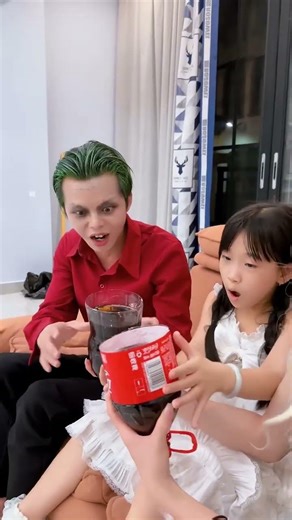 黑天使差点把小天使掰成两半#cosplay #funny