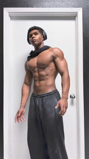 gorilla muscles #calesthenic #fitness #gorilla