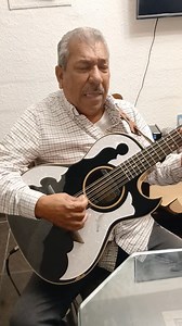 Buenos días.... aqui les comparto esta melodia composición de mi amigo serafín Serafin Mascorro espero y les guste Buen inicio de semana a todos . .. No tengo los derechos de autor | Neno Aguilar