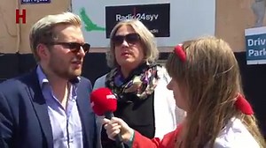 Bliver man klogere af at tage på Folkemøde? Kirsten Birgit Schiøtz Kretz Hørsholm: ' Nej, det gør man fandme ikke! Man bliver fuldere' Vores juniorreporter, Ida Huusmann Knøfler, fangede Kirsten Birgit og Rasmus Bruun efter gårsdagens Radio24syv - Den Korte Radioavis | Højskolerne