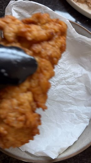 51K views · 22K reactions | Recipe In a bawl add 1. Milk, garlic and buttermilk 2. Spice mix ( onion powder, paprika , chicken spice, bbq and cayenne pepper) Mix together and add chicken, allow it to rest for 30 minutes to An hour, On a separate bowl, Add flour and the spice mix above. Double coat the chicken like I did in the video and the rest is history!!‍‍ | Denzhe Makungo | Facebook