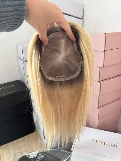 🎨 New Color Available — Mono Hair Topper Collection Discover our latest 6x6" Mono Topper, designed for natural coverage and comfort. 💎 Soft, breathable mono base 💎 100% premium human hair 💎 Seamless blending & lightweight wear ✨ Factory-direct wholesale supply ✨ Various colors, lengths & base sizes ready in stock ✨ Custom shades & sizes available for salon and distributor orders 📩 DM us for catalog or custom inquiry — let’s grow your hair business together! 🌐 www.topelles.com 📲 WhatsApp: 