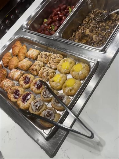 Kick off game day at Shoney’s ☕️🥞 Stop on in for a hearty breakfast before the big game tomorrow 🏈 #ShoneysEastTN #LetsEat | Shoney's Oak Ridge