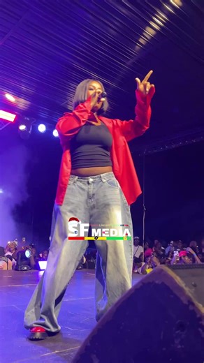 Gyakie the singing bird who doesn’t becomes tired when performing turned Teen Rave upside down with electrifying performance @Gyakie