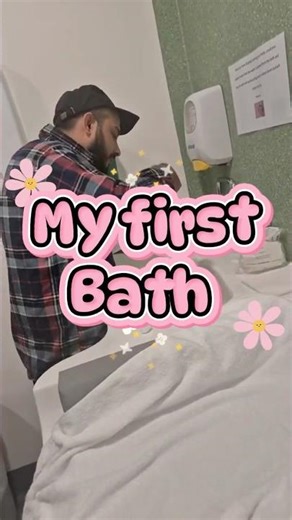 Daddy’s First Time Bathing Baby 👶