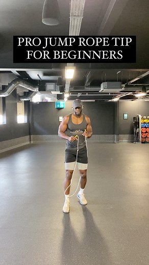MaestroWorkout® on Instagram: "Time for another mini Maestro tutorial  If you think your basic jump got you looking too basic, this tiny tweak could be the answer  #ropejumping #jumpropevideos #jumpropebeginner #skippingtutorial #boxingworkouts"