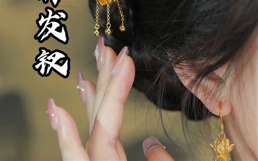 菊花是中国的四大名花之一，寓意吉祥与长寿，象征着高雅纯洁