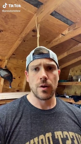 Quick and easy bee feeder #beekeepersoftiktok #tennessee #murfreesboro #backyardbeekeeper