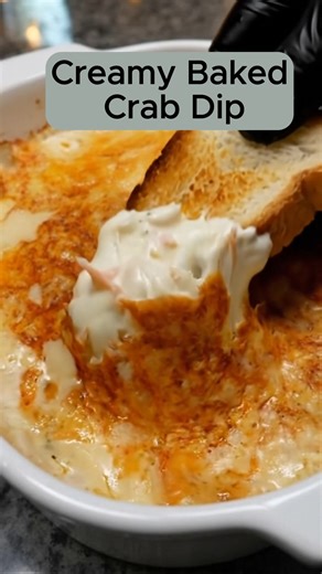 Creamy Baked Crab Dip Warm, creamy, and loaded with real crab. This classic crab dip is the kind of seafood appetizer everyone gathers around. Save this one for parties, holidays, or anytime you want an easy win. •📝 Ingredients : 8 oz cream cheese, room temperature 1/4 cup mayonnaise 1/4 cup sour cream 2 cloves garlic, minced 1/4 cup green onion, chopped 1 1/2 tsp Old Bay seasoning 1/4 tsp salt (optional, to taste) 1 tsp Worcestershire sauce Juice of 1/2 lemon 1 cup shredded cheddar cheese, div