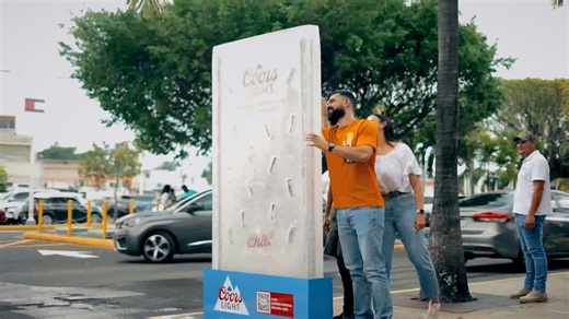 Cerveza Coors Light presenta el 1er mupi de hielo de Panamá: ChillStop!