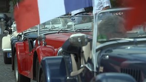 19 reactions | The fifteenth edition of the "Traversée de Paris" ("Crossing of Paris") brought together 800 vintage cars on Sunday to criss-cross the streets of the French capital. "We can see great cars, a Citroën, the Mustangs and others, it's wonderful" says Jean-Pierre Podevin, a tourist from Nantes. | AFP News Agency | Facebook