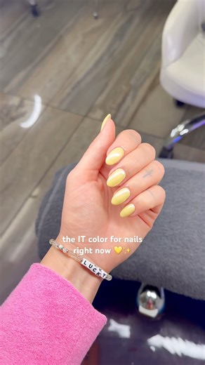 Yellow Chrome Nails Is The Vibe This Season💛#summernails #summernailart #trendynails #chromenails