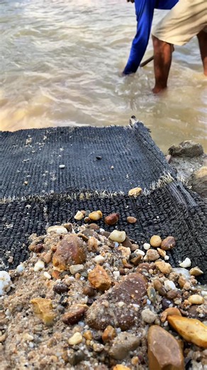 Modern Techniques for Black Sand Gold Discovery