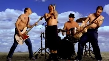 ＜歌詞和訳＞Californication – Red Hot Chili Peppers　曲の解説と意味も | LyricList (りりっくりすと)