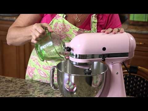 How to Make Icing With Meringue Powder : Frosting & Other Sweet Treats