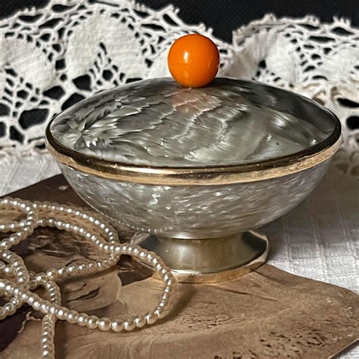 Vintage Powder Box, Elegant Vanity Trinket Box, Retro Boudoir Decor, Collectible Dressing Table Accessory - Etsy