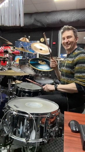 Dj BoBo “Respect yourself” busy drumming