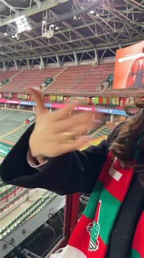 Maria Rudenko | football lifestyle influencer on Instagram: "С победой!!!! Красно- зеленые❤️💚🚂 #рпл #женафутболиста #фнл #footballtime #околофутбола #footballplayer #footballnews"