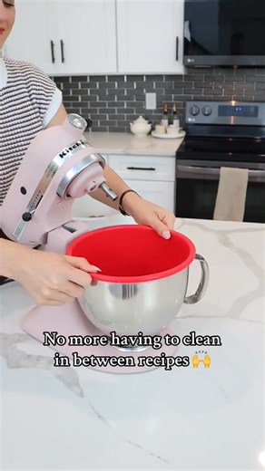 👩‍🍳An excellent blender companion - No longer needing to replace the blender bowl.🥣The inner lining of the blender is made of food-grade silicone, which is heat-resistant and allows for easy switching of ingredients.🥬And enhance its convenience during use, making it a reliable addition to your kitchen tools.🍽️ | Froliconto.t