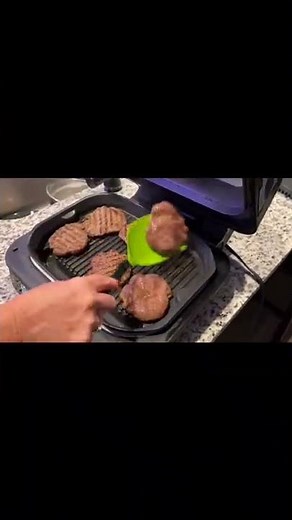 Ninja IG651 Foodi Smart XL Pro 7-in-1 Indoor Grill/Griddle Combo, use Opened or Closed,