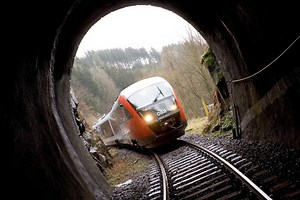 Na severe Poľska sa čelne zrazili vlaky, najmenej traja ľudia sa zranili | TVNOVINY.sk