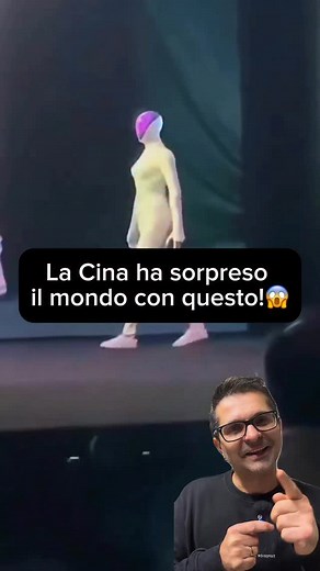 ✅✨🤖 Direttamente dalla Cina: ecco Iron, il robot super-realistico di Xpend! Con 82 articolazioni, muscoli bionici e pelle sintetica, molti l’hanno scambiato per un vero umano 😳. Durante la demo hanno persino tagliato la gamba per mostrare la struttura interna! Robot così potrebbero presto lavorare in negozi e reception… siete pronti? 😅 👇 Ditemi: paura o stupore? #Robot #Tecnologia #AI Innovazione Futuro Xpend | Suggerimenti-x-te