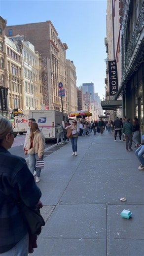 104K views · 7K reactions | Come walk with me in SoHo | New York - NewYork.co.uk | Facebook