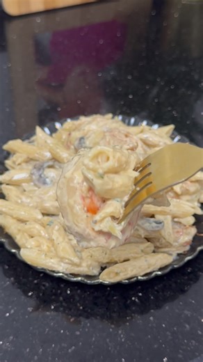 Empress🫅🏻 on Instagram: "My sponsor: I’m craving restaurant pasta. Me: there you go🤗 Cookware @copperchefcookware Cooking cream @puckarabia #pasta #shrimppasta #mushroompasta #pastalovers #easypastarecipe #easypasta"