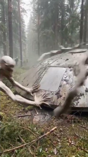 UFO and aliens inside the UFO #animated #intersting #viralvideo #animation #aivideo #strange