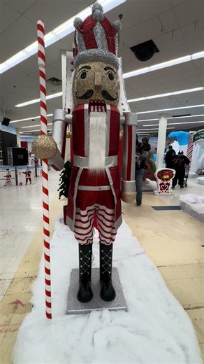 Have you seen this Giant Nutcracker??? #animatronics #actor #halloweendecorations #christmas #jolly