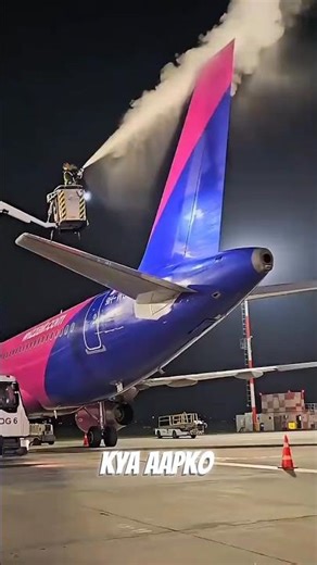 De-iceing aeroplane 🤯 #facts #shortfeed #shorts #youtubeshorts