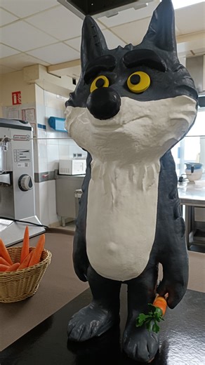 ICI Maine | Le loup d'Intermarché fabriqué en chocolat au Mans ! 🍫 Le loup végétarien, personnage principal d'un clip publicitaire d'Intermarché... | Instagram