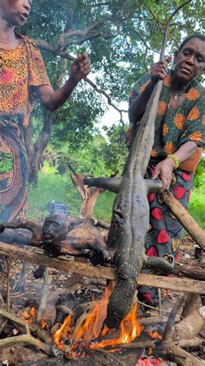 Traditional lizard cooking by a skilled woman 🔥