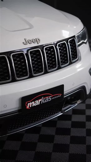 JEEP GRAND CHEROKEE LIMITED 3.6 V6 2018 ✅️R$ 139.900,00 - 286 cv - Motor 3.6 V6 - Diferencial central - Assistente de partida em rampa - Tração integral - Repetidores laterais das luzes de direção - Controle de Tração e estabilidade - Câmera traseira para manobras - Direção Assistida - Teto solar panorâmico - Chave presencial - Suspensão independente nas quatro rodas - Tampa traseira motorizada - Retrovisor externo fotocrômico - Tela de entretenimento Traseiro - Subwoofer - Conexão HDmi - Navega