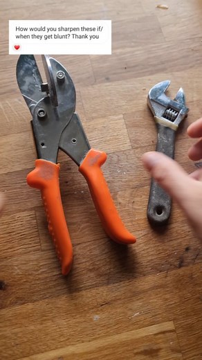 Taking things apart can be a fun way to learn how to fix them 😁 | How To DIY With Emma Follow along to see DIY and home reno progress! . . . . . . . . #diyhome #diy #diyhomedecor #diyprojects #diyproject #diydecor #diyvideo #easydiy #diyhomeprojects #instadiy #diyer #diyfun #paintingtips #projectoftheday #doityourself #diyinspiration #diytutorial #homediy #glosspaint #diyblogger #homerenovation #renovation #homedesign #womenwhodiy #beginnerdiy #paintinghacks #diytipsandtricks #homediyhacks #lad