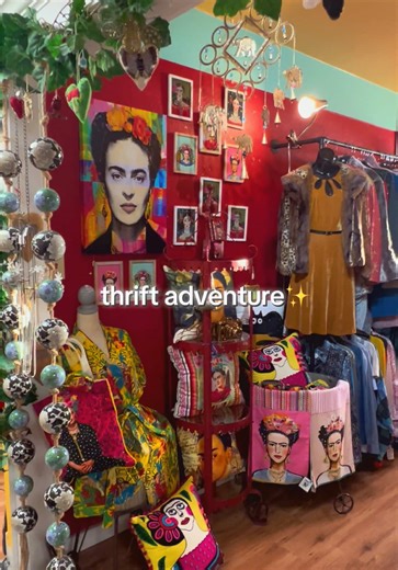 when ur overstimulated but still want to see everything 😅 #thriftvlog #cozy #vintage #aesthetic #thriftfinds