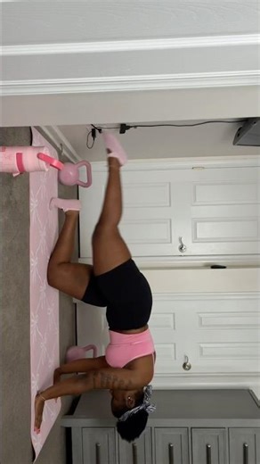 Straight-Leg Kickbacks (Tabletop)