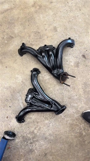 Installing the RAREST 409 headers ever made 👀🔥 only 57 ever made! #z11 #cartok #engine #carrestoration