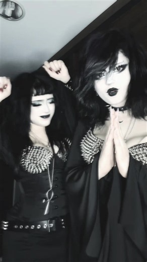 Goth Girl Style: Tips for a Modern Gothic Look
