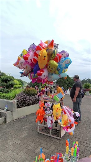 Spongebob and Pikachu balloon