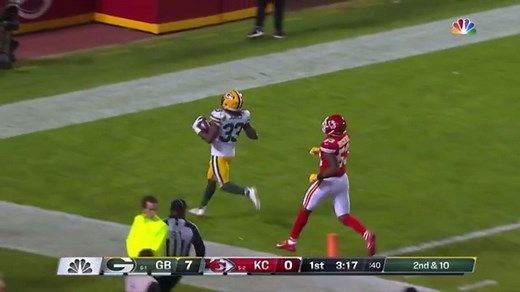 Aaron Rodgers drops perfect throw in to Aaron Jones on sluggo route for 50 yards
