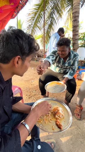 Pavan.vlogs on Instagram: "Day-154📌wait for end😂🤩 . . . . . . . . . . #DailyVlogKannada #LifeOfPavan #VillageVlogger #DegreeNext #RealityVlogs #VloggersOfInstagram #LifeCaptured #minivlog #InstaReels #TrendingReels #ForYouPage #ViralReel #InstagramIndia #ExplorePageIndia #boostreels #FarmingLife #VillageVibes #AgricultureReels #RuralLife #OrganicLiving #FarmVlog #simplelife #comedy #funny #friendship #ownvoice #memes ##hadagali #davangere"